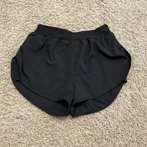 Black 2.5 athletic shorts
